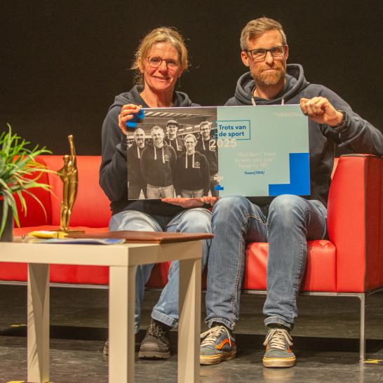 Taxantria poseert met bordje