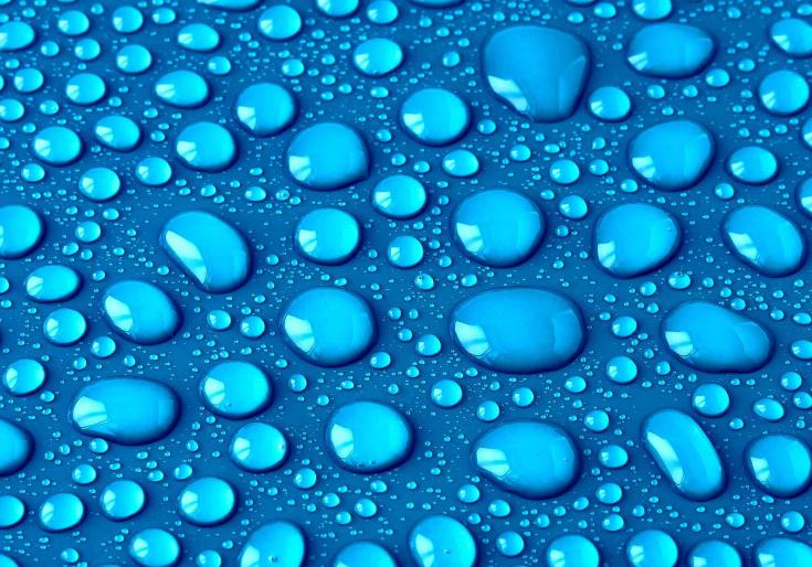 waterdruppels op muur