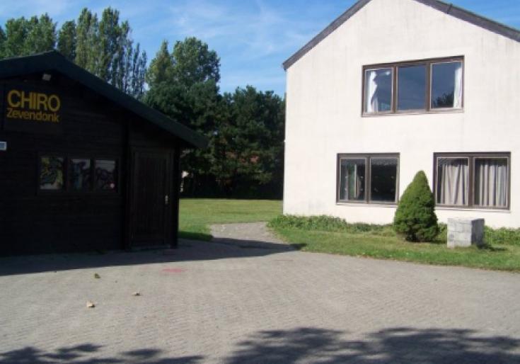 Buitenkant lokalen Chiro Zevendonk