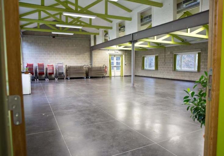 Breedbeeldfoto grote zaal Raadsherenpark