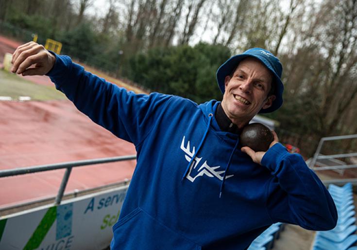 Serge De Smedt oefent sport uit